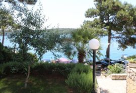 MALI LOŠINJ - VILA SA 10 APARTMANA NA RIJETKOJ I ATRAKTIVNOJ LOKACIJI, Mali Lošinj, Famiglia