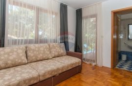 MALI LOŠINJ - VILA SA 10 APARTMANA NA RIJETKOJ I ATRAKTIVNOJ LOKACIJI, Mali Lošinj, Famiglia