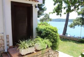 MALI LOŠINJ - VILA SA 10 APARTMANA NA RIJETKOJ I ATRAKTIVNOJ LOKACIJI, Mali Lošinj, Famiglia