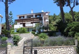 MALI LOŠINJ - VILA SA 10 APARTMANA NA RIJETKOJ I ATRAKTIVNOJ LOKACIJI, Mali Lošinj, Σπίτι