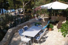 MALI LOŠINJ - VILA SA 10 APARTMANA NA RIJETKOJ I ATRAKTIVNOJ LOKACIJI, Mali Lošinj, Famiglia