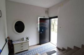 Sveta Nedelja: Kuća/3 stana -  332m2 - adaptirana sa okućnicom, Sveta Nedelja, House