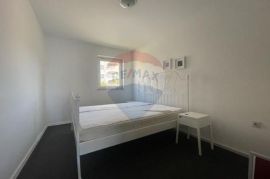 MALINSKA-kuća sa šest apartmana i bazenom -uhodani posao, Malinska-Dubašnica, Σπίτι