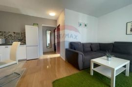 MALINSKA-kuća sa šest apartmana i bazenom -uhodani posao, Malinska-Dubašnica, Casa