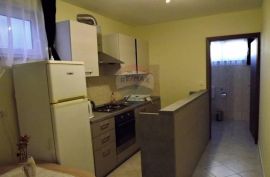 Istra ,Rovinj,veliki stan u prizemlju+studio+vrt, Rovinj, Apartamento