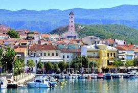 Crikvenica, kuća s dva stana i pp u centru, Crikvenica, Дом