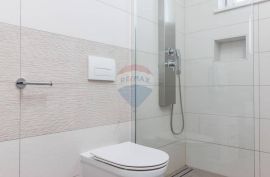 ISTRA, MEDULIN, moderna apartmanska kuća na top lokaciji, Medulin, Maison