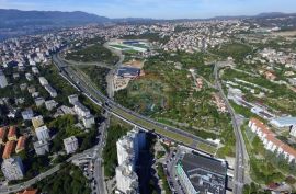 Teren- planirana gradnja građevine za sport i rekreaciju, bazena i smještajnim jedinicama, Rijeka, Земля