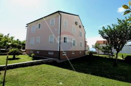 MALINSKA-dva stana i velika okućnica na prodaju, Malinska-Dubašnica, Apartamento