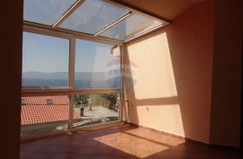 KOSTRENA, dvoetažni stan, Kostrena, Apartamento