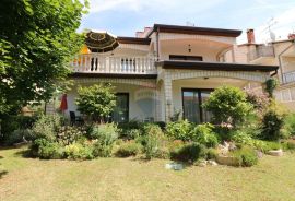 POREČ-kuća sa 5 apartmana, Poreč, Famiglia