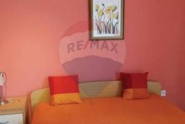 Istra, Umag, apartmanska kuća prvi red do mora, Umag, Дом