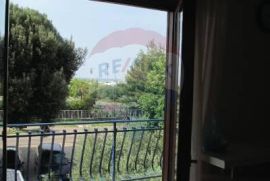 Istra, Umag, apartmanska kuća prvi red do mora, Umag, Дом