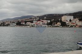 Selce - dvoetažni stan na samom moru !, Crikvenica, Appartement