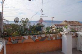 KUĆA SA 4 APARTMANA, SELCE, 300 m OD MORA, Crikvenica, House