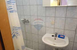 KUĆA SA 4 APARTMANA, SELCE, 300 m OD MORA, Crikvenica, Maison