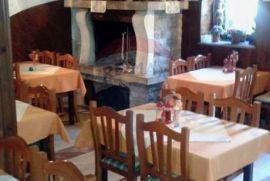 Istra, Buje, restoran s trosobnim stanom - prilika!, Buje, Poslovni prostor