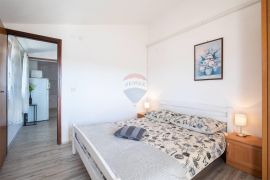 Istra, Medulin- Apartmanska kuća 50m od mora, Medulin, Casa