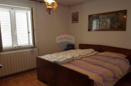 Prodaje se prostran stan od 120m2 s dvorištem, Poreč, Appartment