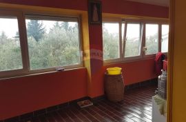 Prodaje se prostran stan od 120m2 s dvorištem, Poreč, Appartment