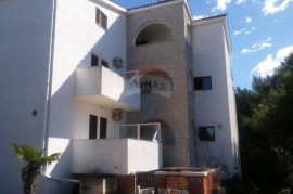 Istra, Banjole, apartmanska kuća 300m od mora, Medulin, House