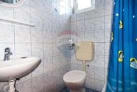 Kuća Šilo sa pet apartmana, Dobrinj, Maison