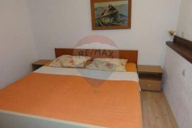 Istra, Medulin- Apartmanska kuća 150m od mora, Medulin, Дом