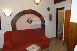 Istra, Medulin- Apartmanska kuća 150m od mora, Medulin, Casa