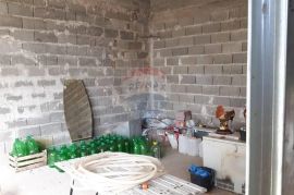 Poslovni prostor od 100 m2 u centru Dražica, Jelenje, Commercial property