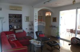 OPATIJA - IČIĆI - SAMOSTOJEĆA KUĆA - 1045 m2 - 6 STANOVA - BAZEN, Opatija - Okolica, Дом