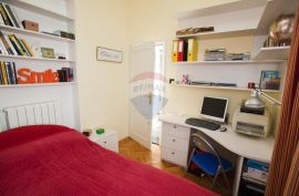 Ekskluzivan stan za najam, prvi red do mora - kompletno adaptiran, s garažom, Rijeka, Apartamento