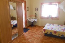 Medulin KUĆA S APARTMANIMA, Medulin, Ev