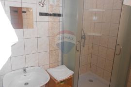 Medulin KUĆA S APARTMANIMA, Medulin, Дом