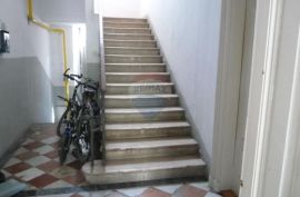 PULA, CENTAR, trosoban  stan  od 77 m2, Pula, Appartement