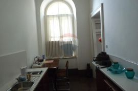 PULA, CENTAR, trosoban  stan  od 77 m2, Pula, Appartment