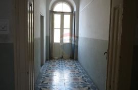 PULA, CENTAR, trosoban  stan  od 77 m2, Pula, Appartement