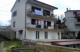 Matulji, Trinajstići samostojeća kuća sa 4 stana, Kastav, House