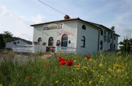 ISTRA - BUZET - RESTORAN - KONOBA - OPREMLJEN I U FUNKCIJI, Buzet, Ev