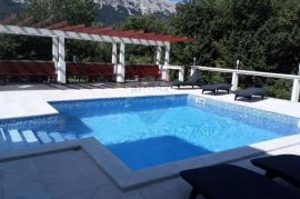 Baška - četiri nove kuće u nizu, 320m2, bazen, Baška, House