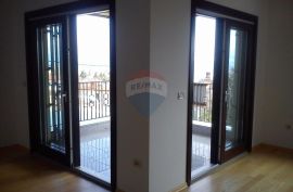 Lovran - Dvoetažni stan 134 m2 sa garažom i okućnicom, Lovran, Appartment