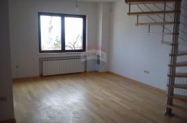 Lovran - Dvoetažni stan 134 m2 sa garažom i okućnicom, Lovran, Appartment