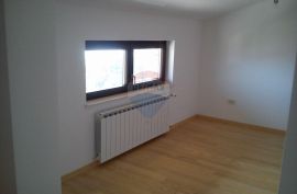 Lovran - Dvoetažni stan 134 m2 sa garažom i okućnicom, Lovran, Appartment