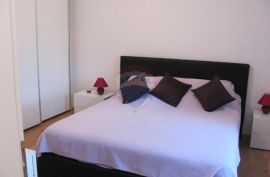 OPATIJA - apartman u centru, sa okućnicom, Opatija, Flat