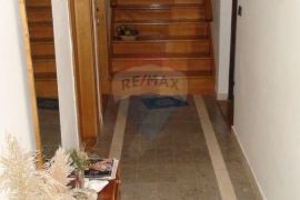 Novi Vinodolski, kuća prvi red do mora sa 8 apartmana, Novi Vinodolski, Σπίτι