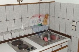 Novi Vinodolski, kuća prvi red do mora sa 8 apartmana, Novi Vinodolski, House