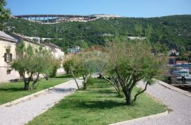 Bakar - centar, starina sa zemljištem 3100 m2, Bakar, Casa