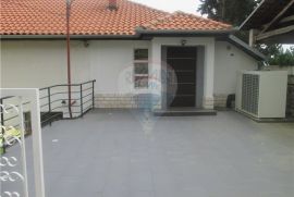 OPATIJA - STAN 240m2 - PARKING - NAJAM, Opatija, شقة