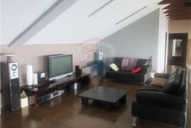 OPATIJA - STAN 240m2 - PARKING - NAJAM, Opatija, Apartamento