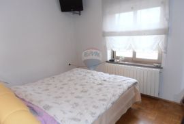 Marinići - dvoetažni stan u lijepoj zgradi, Viškovo, Apartamento