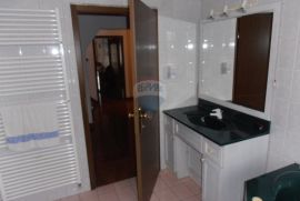 Marinići - dvoetažni stan u lijepoj zgradi, Viškovo, Appartement